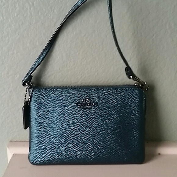 ↪️COACH LEATHER WRISTLET↩️️ 💙  - Picture 7 of 8